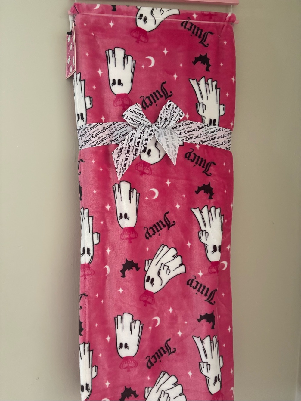 Juicy Couture Oversized Printed Plush Throw Blanket Halloween Ghosts